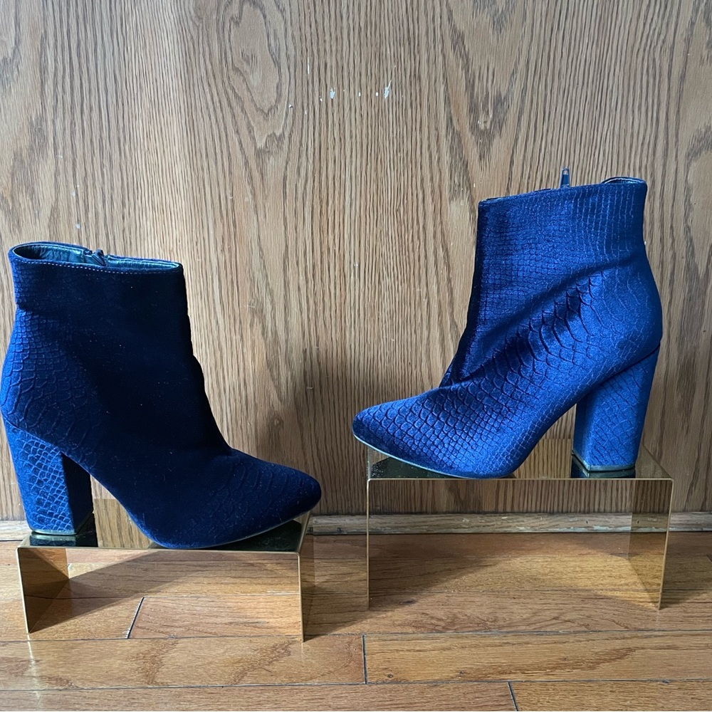 A Shoe Dazzle, Royal Blue suede bootie/boot.